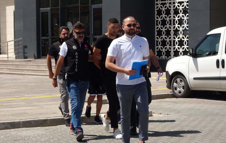 Eşinin şikâyetçi olduğu damat, kayınpederinin evini bastı: 1 ölü 3 yaralı
