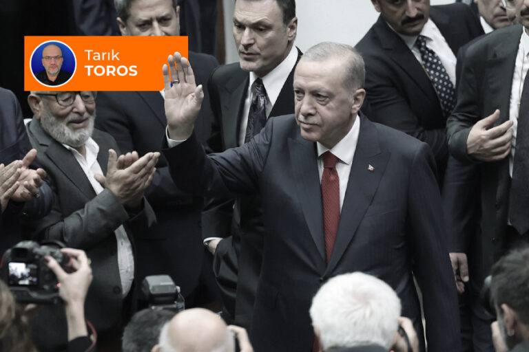 Ekonomiyle birlikte iktidar da çöküyor 