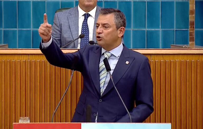 Özgür Özel’den DEDAŞ’a yangın tepkisi: ‘Raporlar, yangına davetiye çıkardığını gösteriyor’