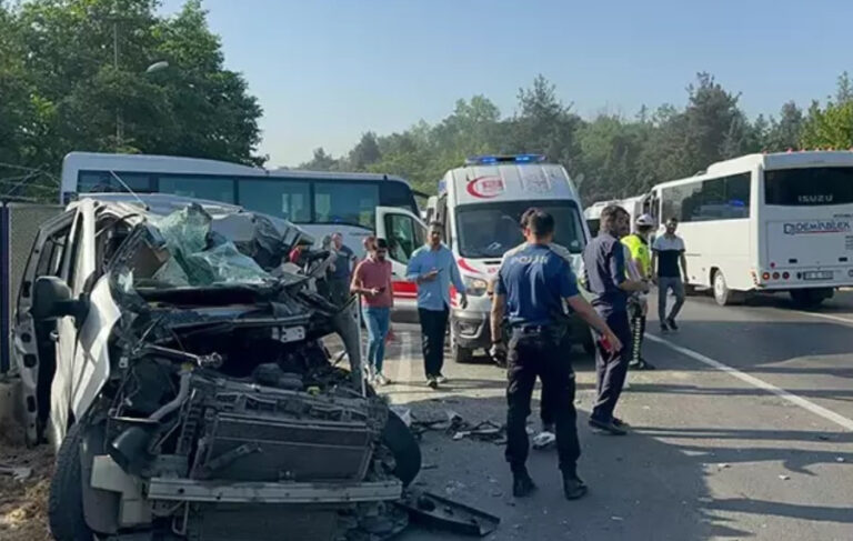 Tekirdağ’da işçi servisi ile minibüs çarpıştı: 2 ölü, 9 yaralı
