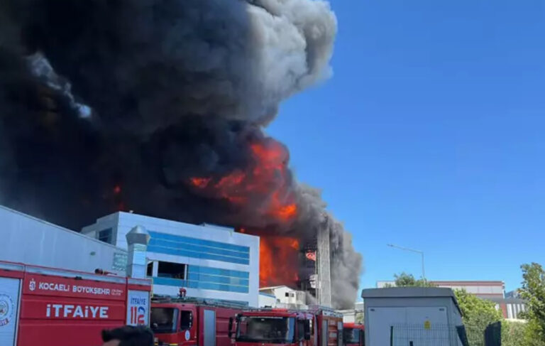 Tuzla’da fabrika yangını: Alevler ormanlık alana da sıçradı
