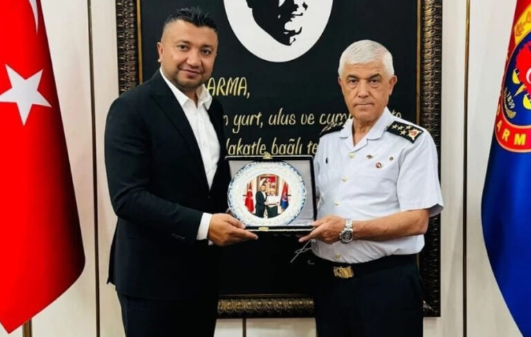 Jandarma Genel Komutanı Arif Çetin dolandırıcılıktan yargılanan Özyurt ile buluştu