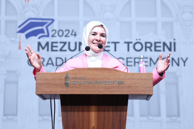 Bakan Mahinur Göktaş’tan gençlere ‘Bütün dünyayı gezin’ tavsiyesi!