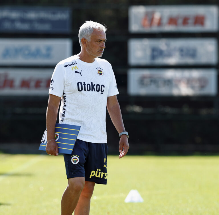 Fenerbahçe, Jose Mourinho ile yolları ayırdı