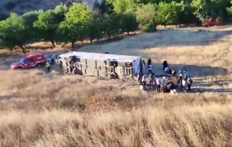 Malatya’da yolcu otobüsü şarampole yuvarlandı: 22 yaralı