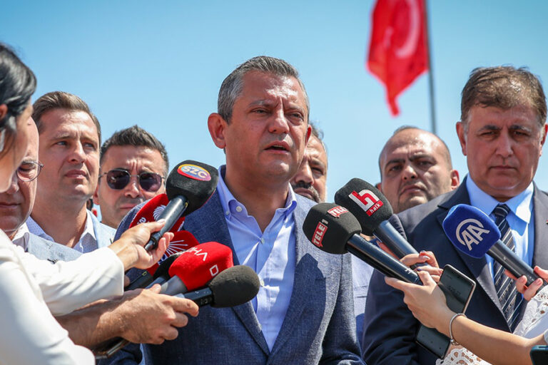 Özgür Özel: “Kılıçdaroğlu’na açılan dava, Sinan Ateş cinayetinin üzerini örtmez”