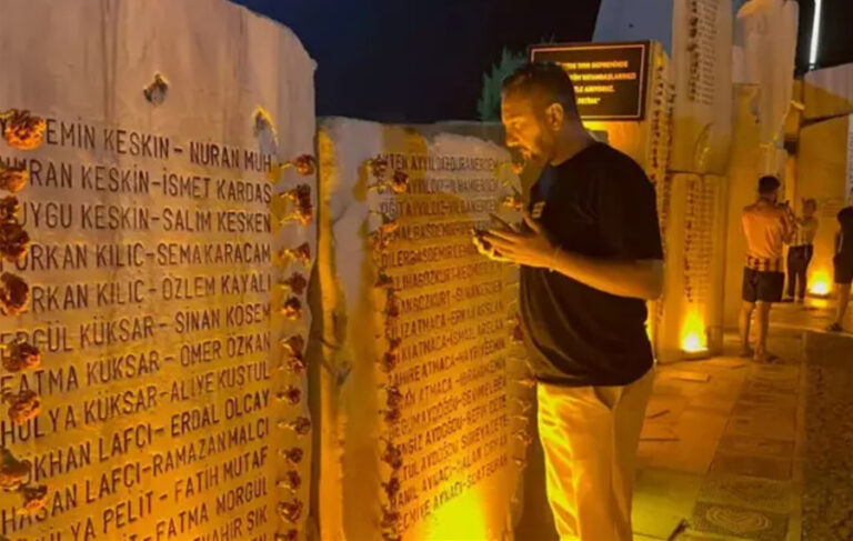 17 Ağustos Marmara Depremi’nde hayatını kaybedenler Yalova ve Gölcük’te anıldı