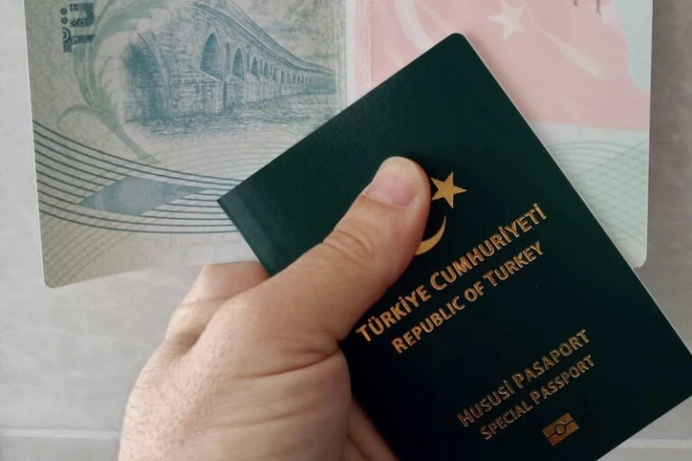 AB, ‘Yeşil Pasaport’ sahiplerine ‘ön vize şartı’ getiriyor