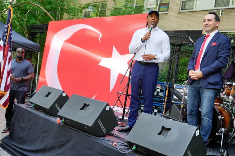 New York Belediye Başkanı ve Türkiye arasındaki rüşvet ağının iddianamedeki detayları