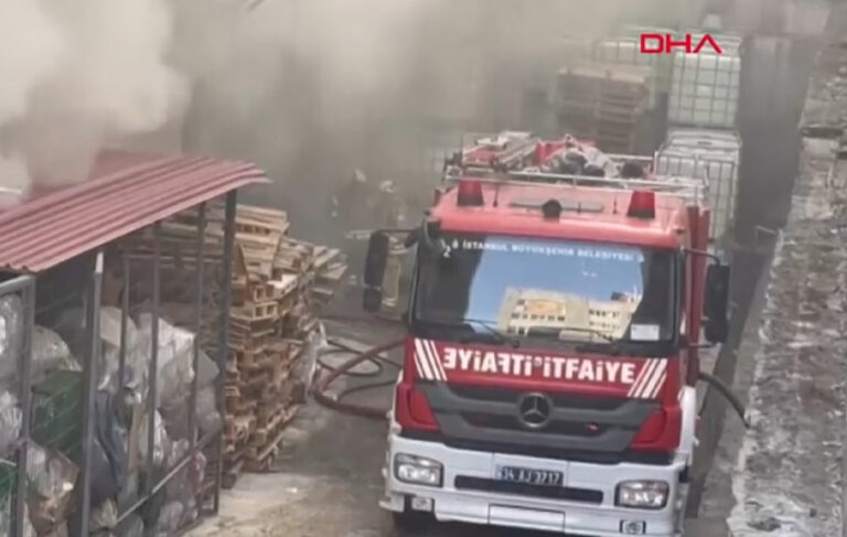 Beylikdüzü’nde kimyasal madde fabrikasında yangın