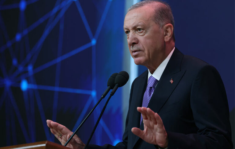 Erdoğan, erken seçim çağrılarına kapıyı kapattı: ”Türkiye’nin önünde seçimsiz 3,5 yıl vardır”