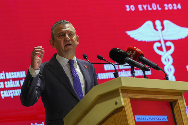 Özgür Özel: “Eskinin orta direği artık yoksul; ekonomik kriz, sosyal krize dönüşmüş durumda”