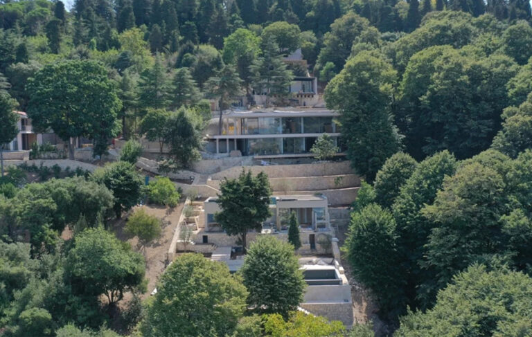 İstanbul Vaniköy’deki kaçak villanın yıkımına başlandı