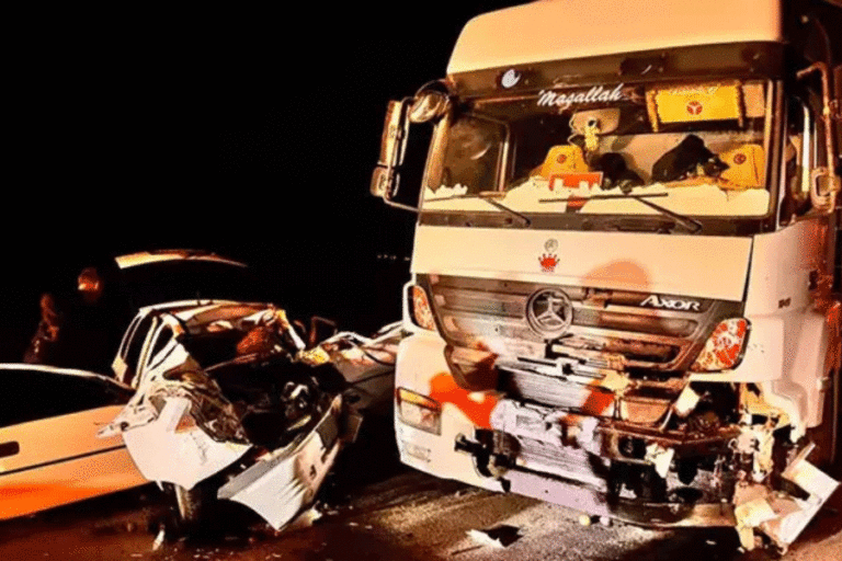 Afyonkarahisar’da TIR ile otomobil çarpıştı: 3 ölü, 1 yaralı