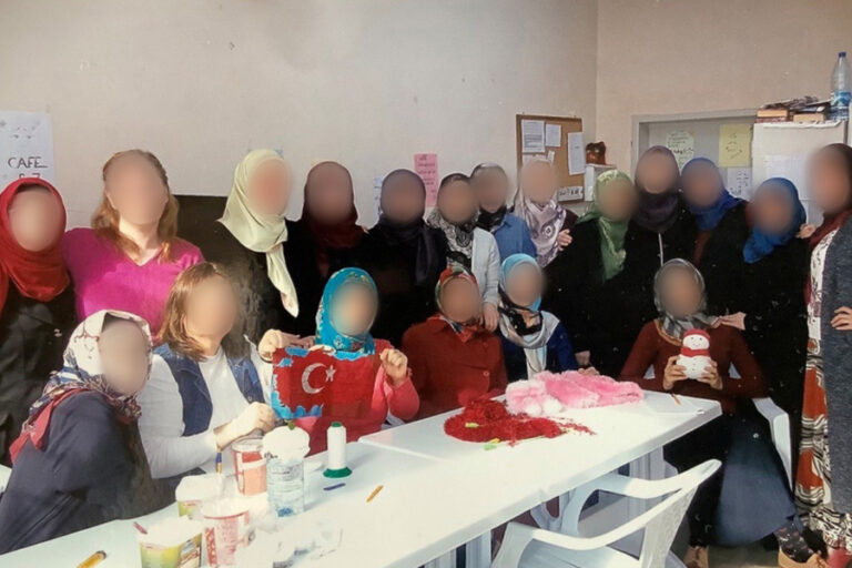 Cumhuriyetin 101. yılı, Gülen’in vefatı ve hapiste boncukla Türk bayrağı işleyen o kadınlar…