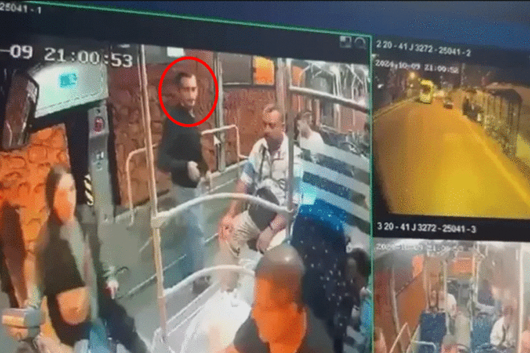 Özel halk otobüsünde bıçaklı saldırı dehşeti: Onlarca kişinin gözü önünde öldürdü