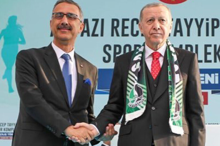 AKP’li vekilden skandal sözler: ”AK Parti olmasa ekmek bulamazdınız, vatanınız olmazdı”