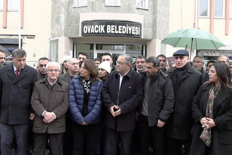 CHP heyeti kayyım atanan Ovacık’a gitti: ”Bunun adı siyasi darbedir”