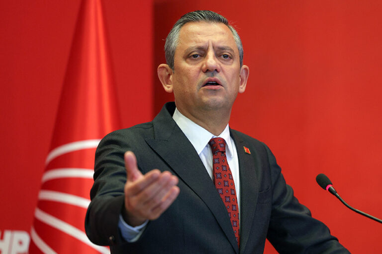 Özgür Özel, iktidara yüklendi: “En düşük emekli maaşını 14 bin lira yapmaya hazırlanıyorlar”