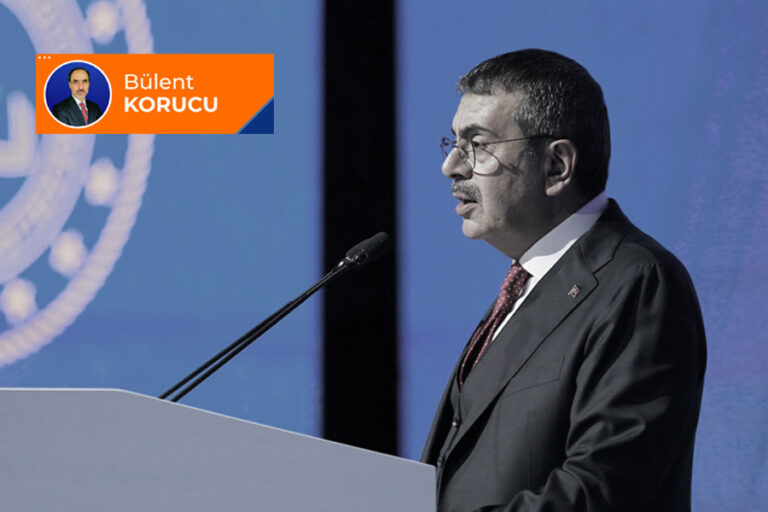 Paraşütçü bakan: Yusuf Tekin