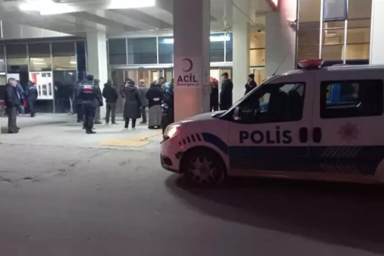 Afyonkarahisar’da iki aile çatıştı; 2 kadın öldü