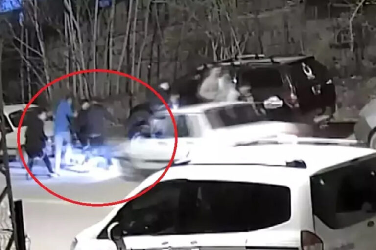 Ankara’da otomobil öğrencilerin arasına daldı: 2 yaralı