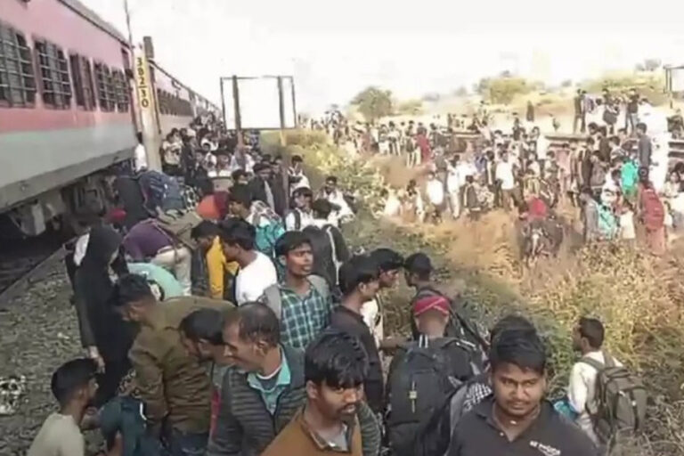 Hindistan’da tren kazası: 12 ölü