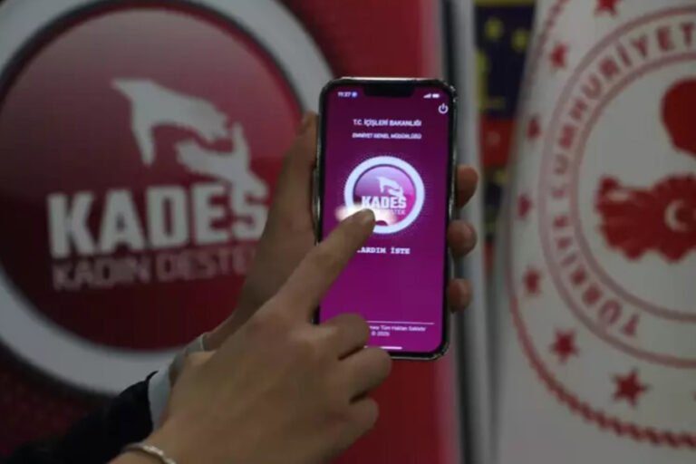 Türkiye’de kadınlar kendi güvende hissetmiyor: KADES’i 7 milyon 830 bin kadın indirdi