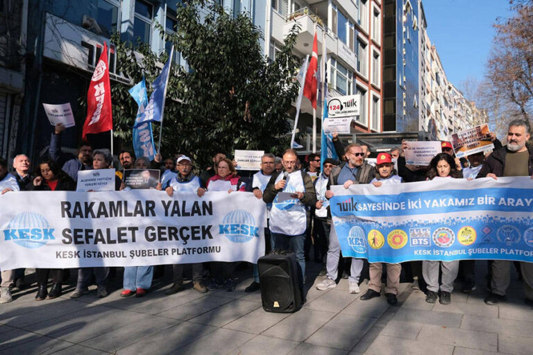 TÜİK önünde toplandılar: “Asgari ücretlinin cebinden 2 bin 443 lira çaldınız!”
