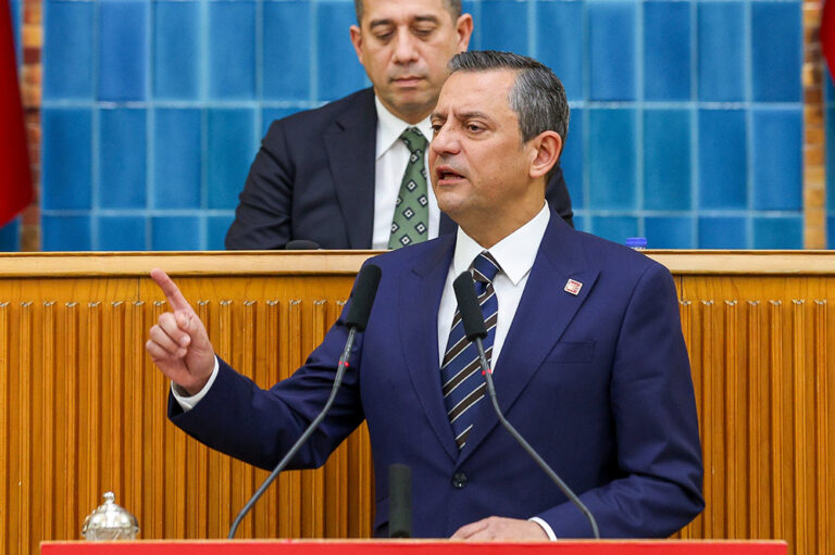 Özgür Özel’den ’emekli maaşı ve asgari ücret’ tepkisi: “Memleketi dar etmenin zamanı gelmiştir”
