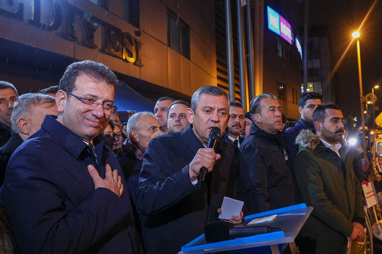 Özgür Özel: “Ahmet Özer’den başlayıp İmamoğlu’na gideceğini sanıyorsa, o iş o kadar kolay değil!”