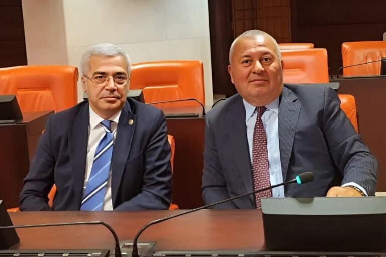 Demokrat Parti’den istifa etmişlerdi; Salih Uzun ve Cemal Enginyurt CHP’ye katıldı