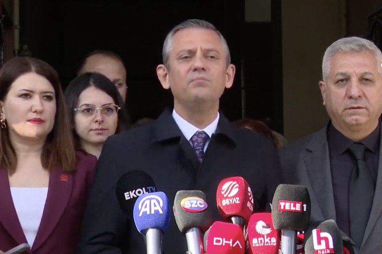 Özgür Özel: “Erdoğan’ın diplomasının, okul arkadaşının bile olmadığı açık”
