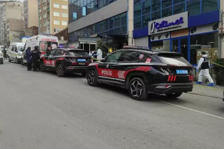 İstanbul’da sokak ortasında vahşet: Sevgilisini öldürüp sonra kendi kafasına sıktı