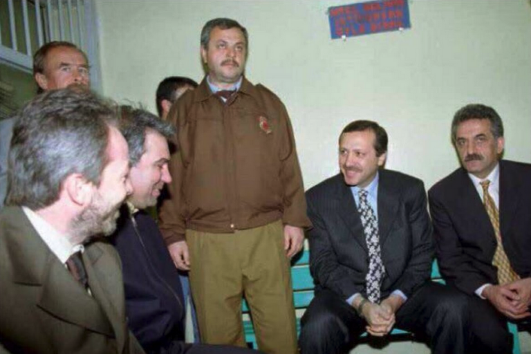 İmamoğlu’na destek vermişti; AKP’li Hüseyin Kocabıyık partiden ihraç edildi