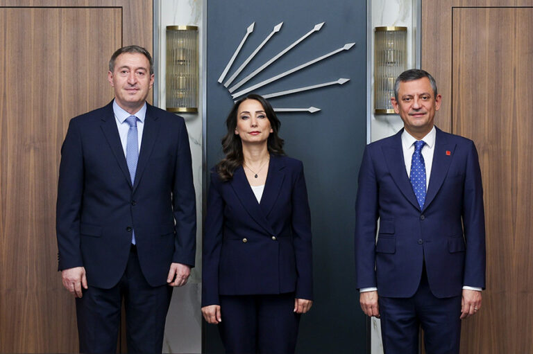 DEM heyetinin ikinci durağı CHP oldu: “Bu süreç yasal zemine taşınmalı, zemin parlamentodur”