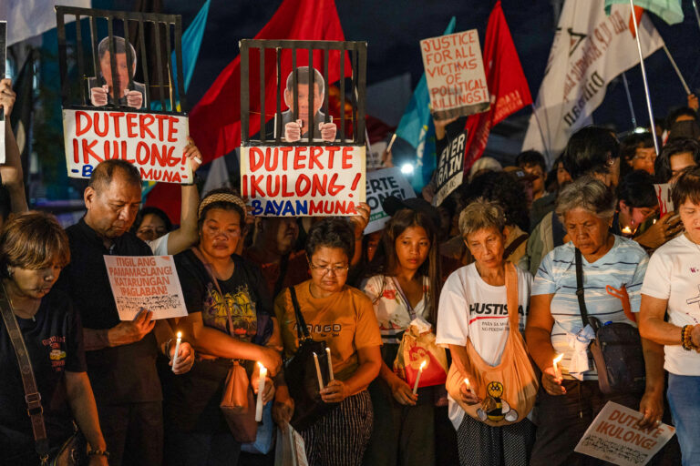 Eski Filipinler Devlet Başkanı Duterte’yi Lahey’e taşıyan uçak havalandı; insanlığa karşı suçlardan yargılanacak
