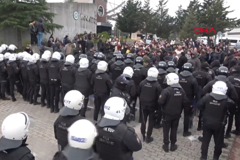 Kocaeli Üniversitesi’nde İmamoğlu protestosuna polis müdahalesi: 6 gözaltı