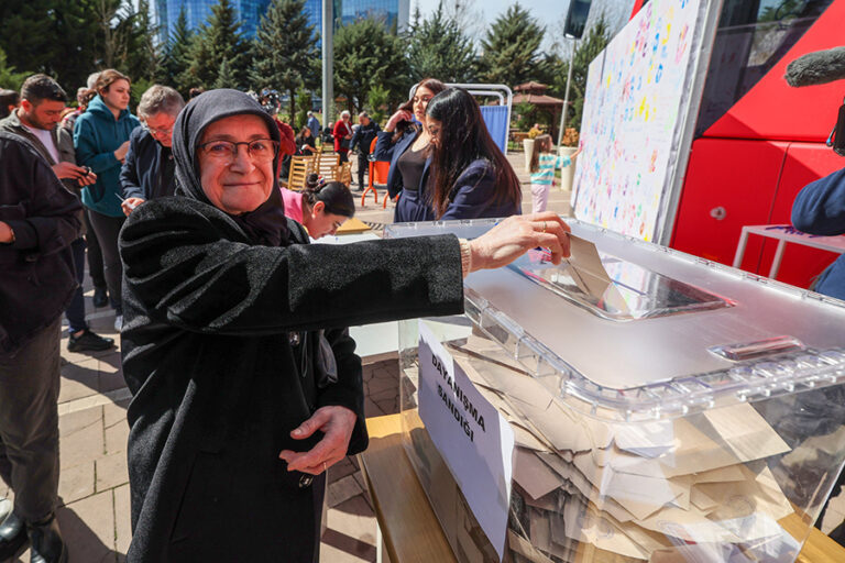 Ön seçimde rekor katılım; 14 milyon 850 bin vatandaş oy kullandı!