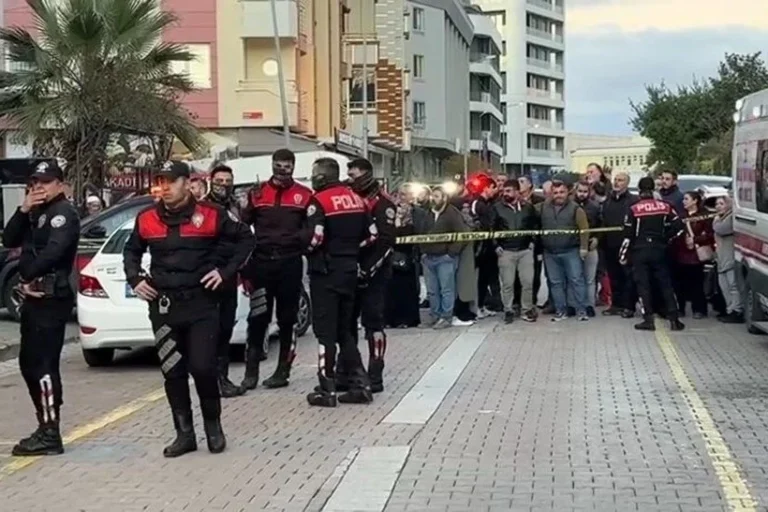 Avcılar’da aile katliamı; eşini ve 3 çocuğunu öldürüp intihar etti