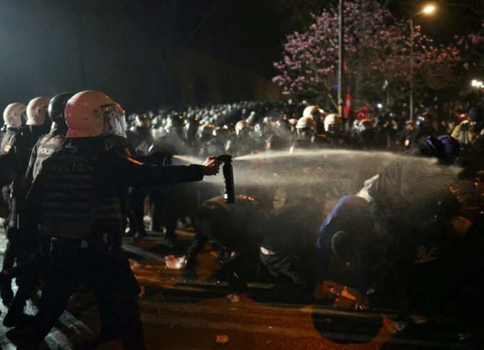polis biber gazı türkiye
