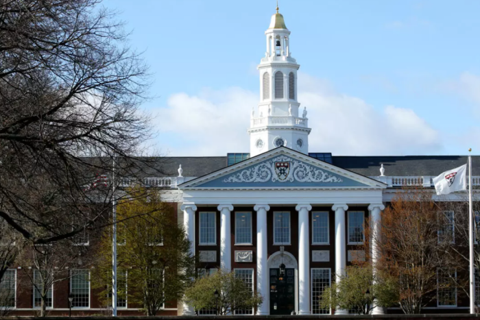 Harvard, Trump’a direnme kararı aldı; Obama’dan destek geldi