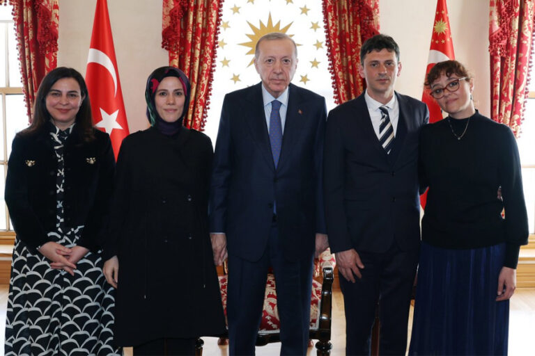 Kadıköy’de 14 yaşındaki oğulları bıçaklı saldırıda öldürülmüştü: Minguzzi ailesi Erdoğan’la görüştü