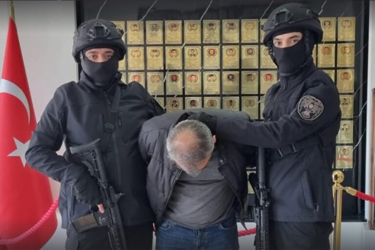 Polisin ‘azılı suçlu’ gibi teşhir ettiği KHK’lı öğretim üyesi tutuklandı