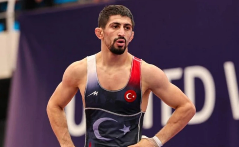 Grekoromende altın madalya; Kerem Kamal, Avrupa Şampiyonu!