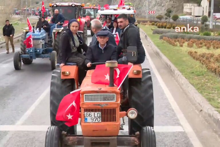 Yozgat’ta bin traktörlük konvoyla miting alanına gelen Özel: ‘Bu cuntanın karargahı Beştepe’deki Saray’dır”