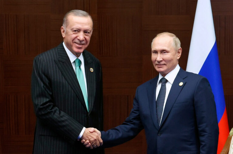 Erdoğan, Putin’le telefonda görüştü: “Müzakerelere ev sahipliği yapmaya hazırız”