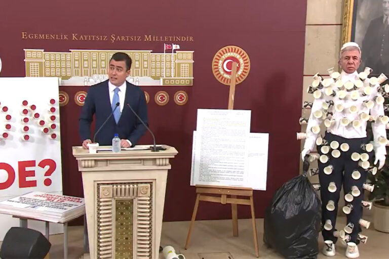 Karton bardak ihalesi yargıya taşındı: Yavaş, suç duyurusunda bulunup Osman Gökçek’i tanık gösterdi