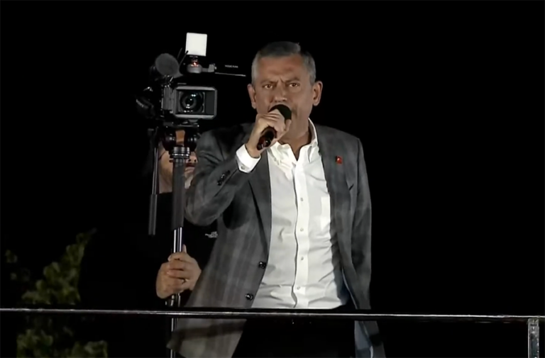 Özgür Özel’den Erdoğan’a ‘ahtapot’ cevabı: “Kendini hakimin yerine koymuş!”