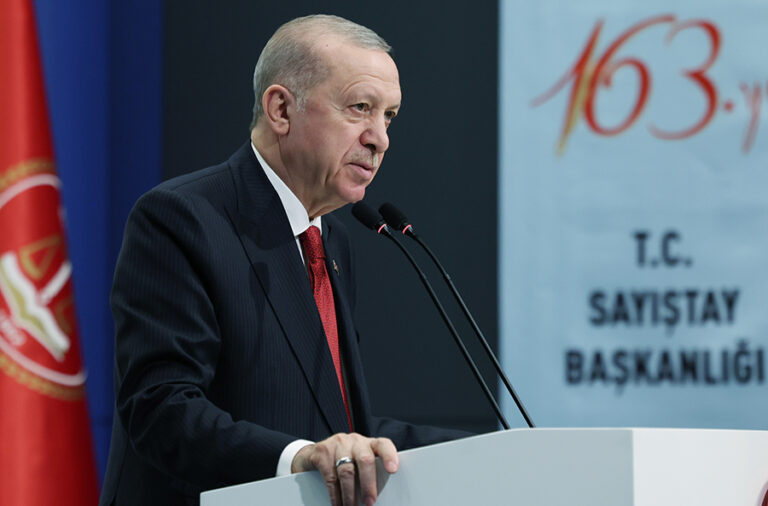 Erdoğan’dan ‘yeni anayasa’ açıklaması: “10 hukukçu arkadaşımı görevlendirdim”
